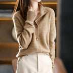 Cardigan beige vooraanzicht detail Lily