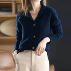 Cardigan marineblauw vooraanzicht detail Lily