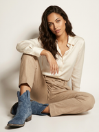 Cowboy enkellaarsjes blauw zittend Sarah