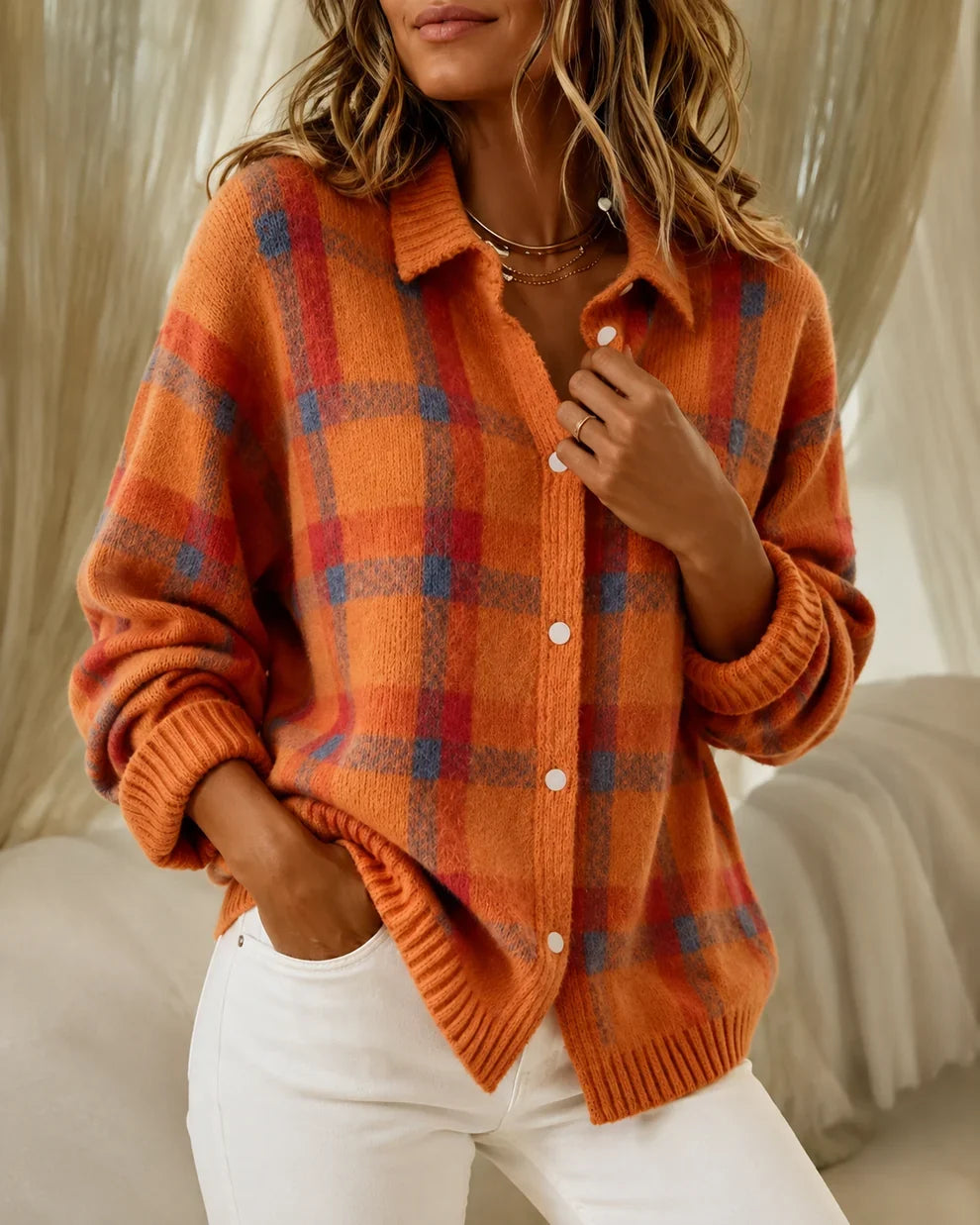 Gebreid vest oranje vooraanzicht detail Nina
