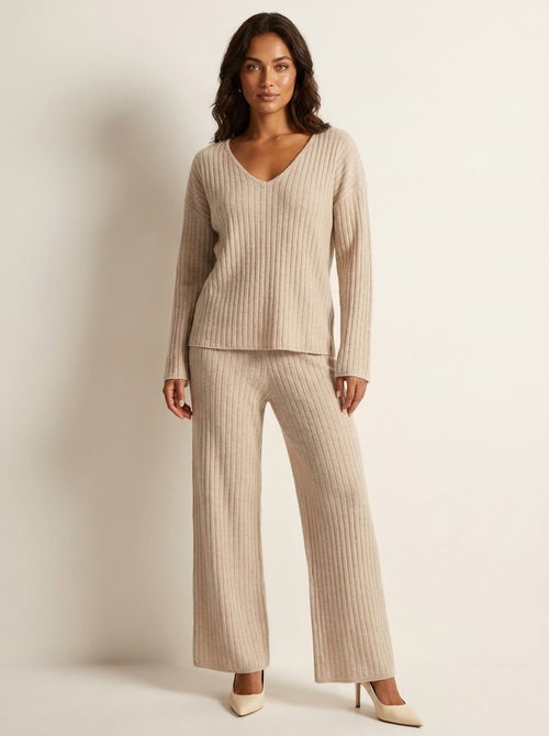 Gebreide set beige vooraanzicht Sandra