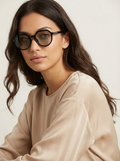 Geometrische oversized zonnebril dames zwart vooraanzicht Eya