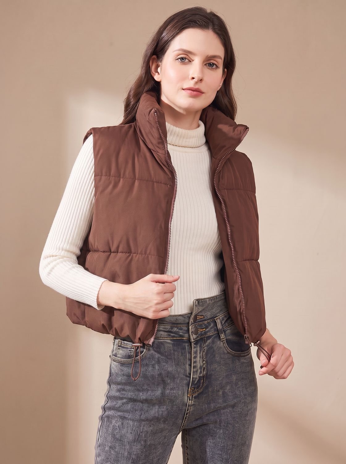 Korte bodywarmer zwart vooraanzicht Hester