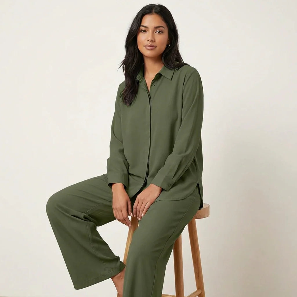 Lounge set groen zittend vooraanzicht Kyara