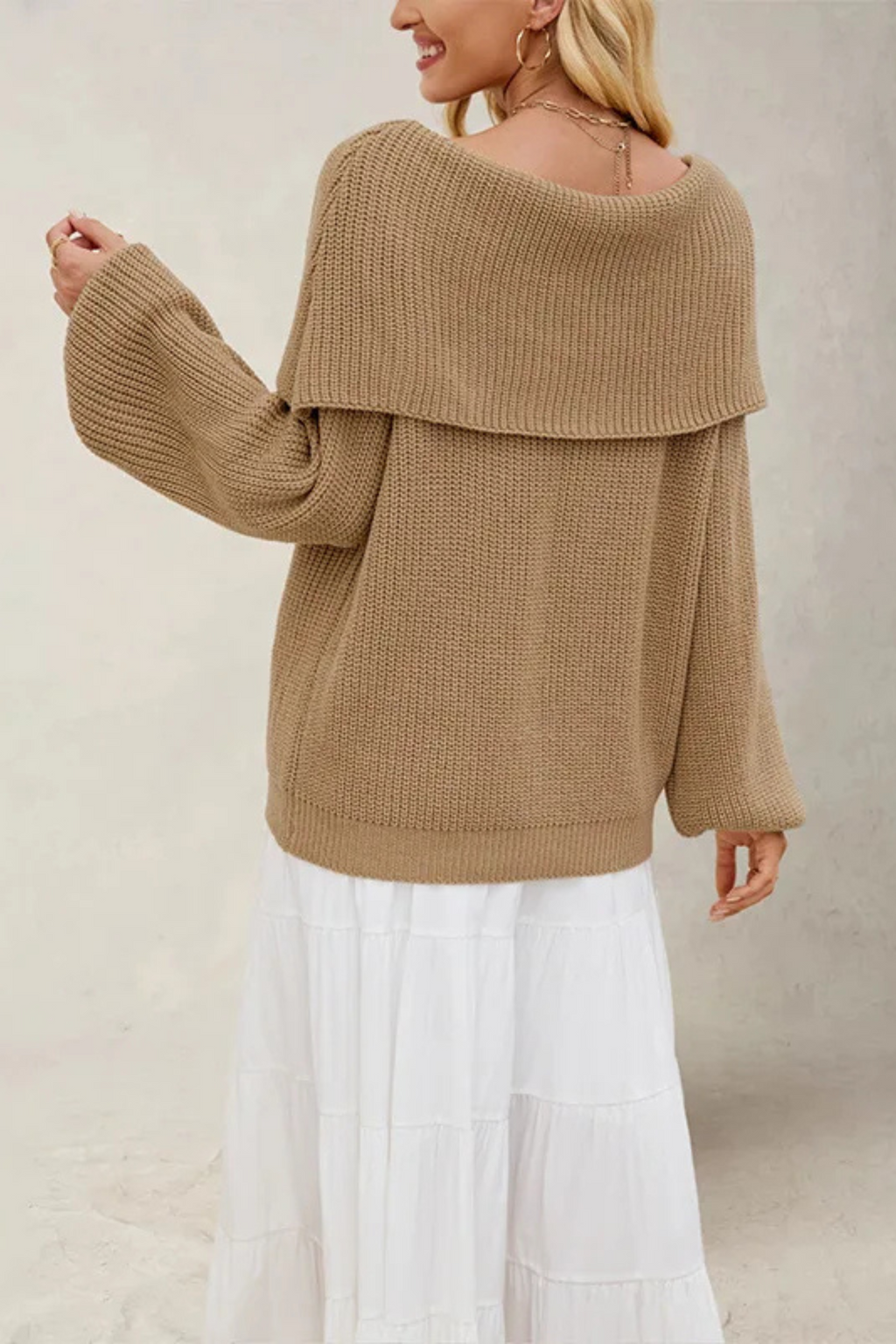 Off-shoulder trui detail 2 Leona