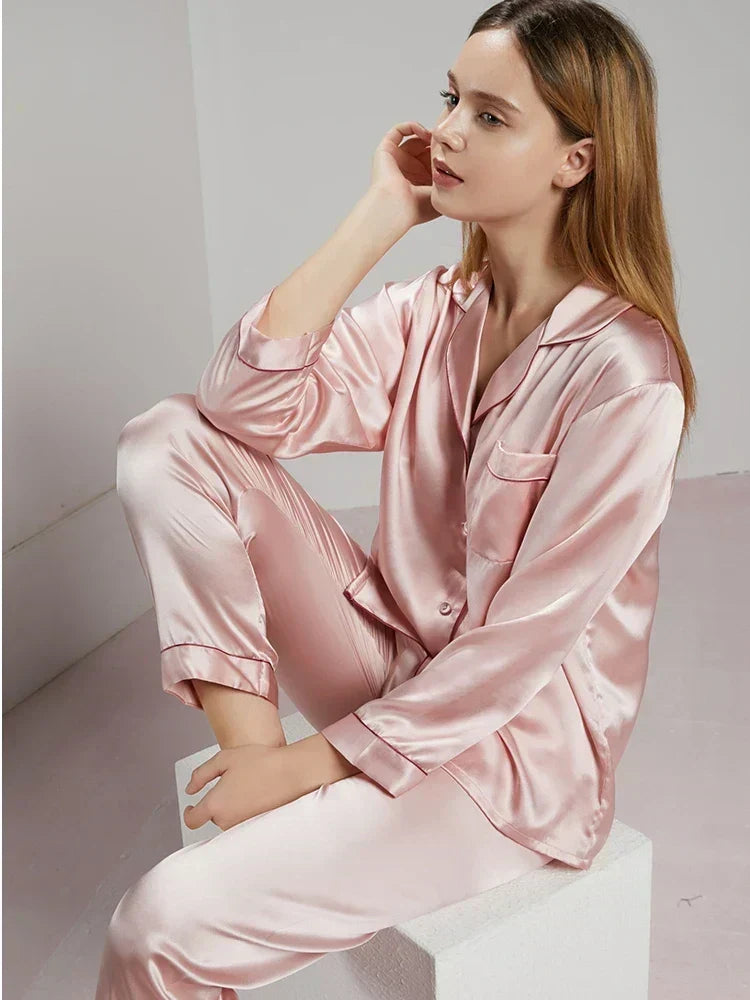 Satijnen pyjama detail 2 Hanneke