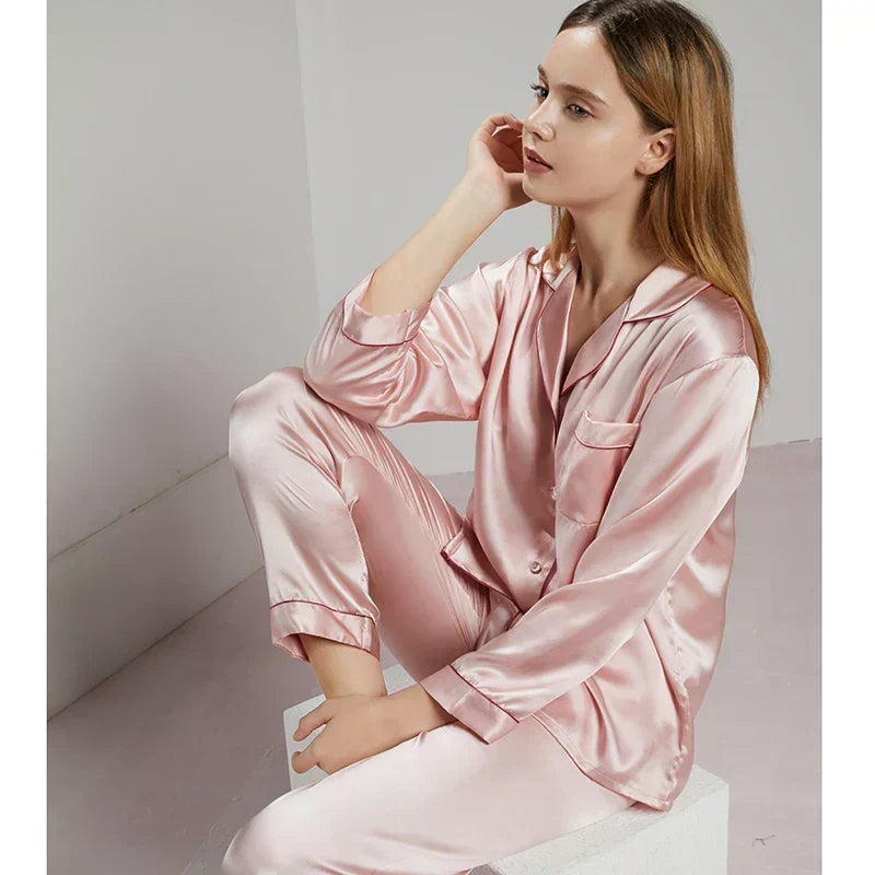 Satijnen pyjama roze vooraanzicht Hanneke