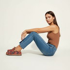 Sneakers rood zittend detail Yuna